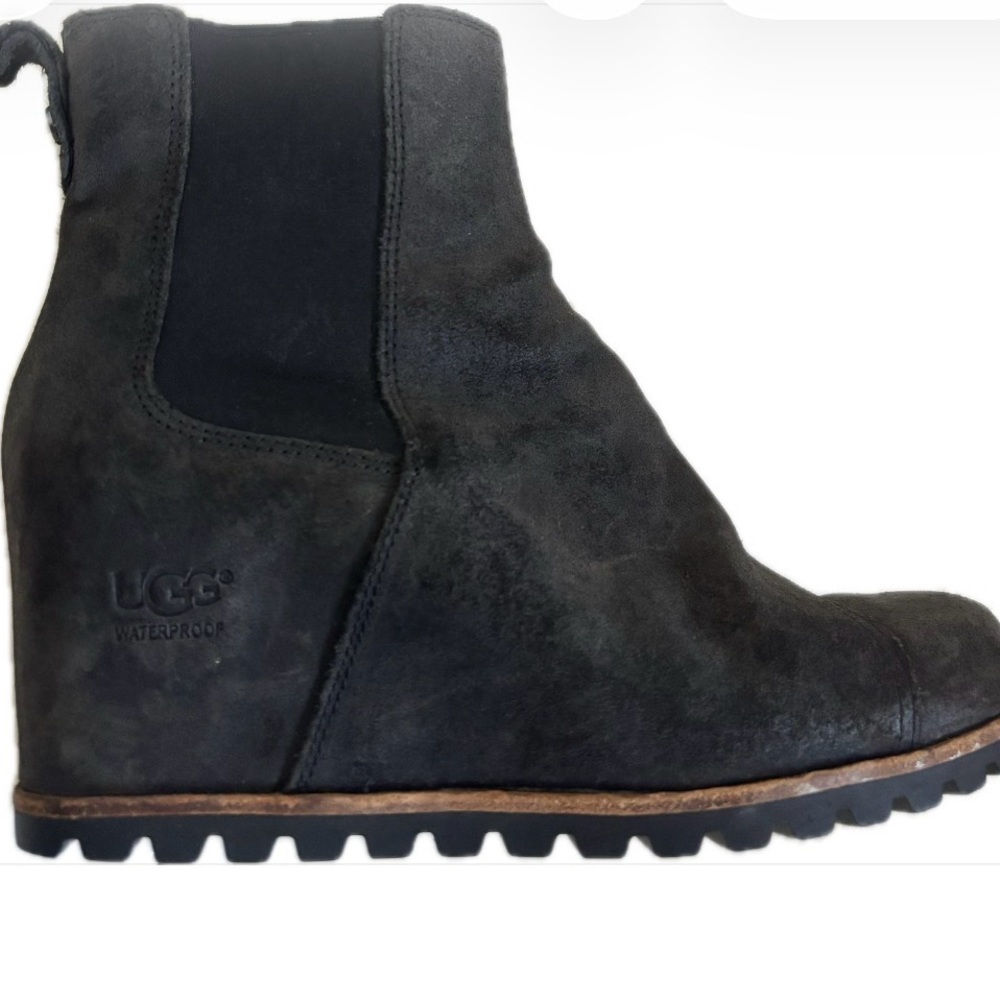 UGG PAX Waterproof Chelsea Boots, size 9